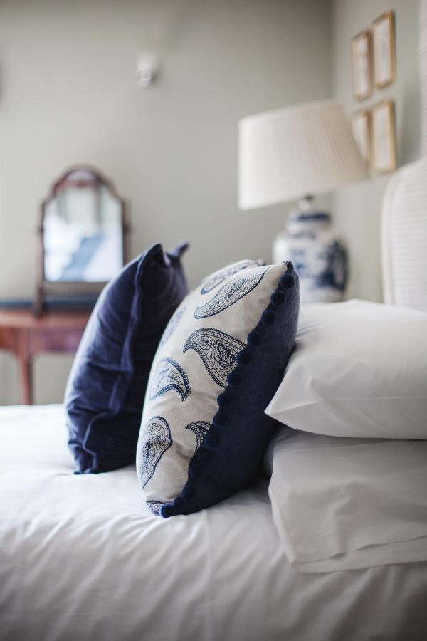 The George Inn Barford St Michael Exterior photo Throw pillows